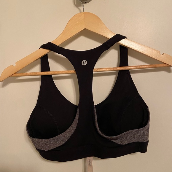 Lululemon sports bra size 4 - Picture 2 of 2